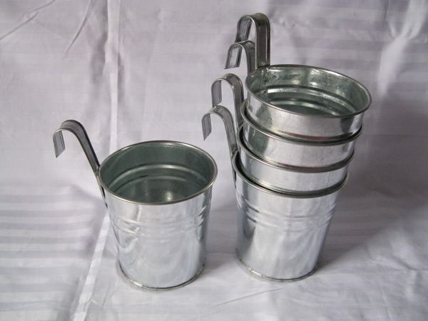 2020 Wall Hanging Zinc Bucket Silvery Color Metal Plant Flower Pots Hook Planter Hanging Wedding Tub Vertical Balcony Pot From Xiaolan615199724 29 35 Dhgate Com