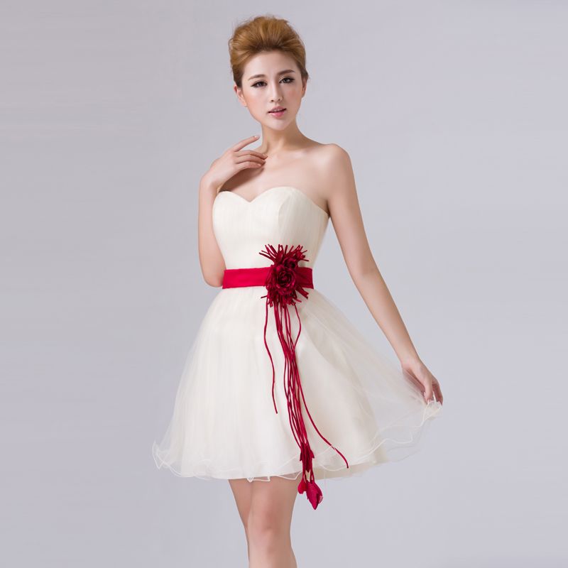 vestido blanco con rojo
