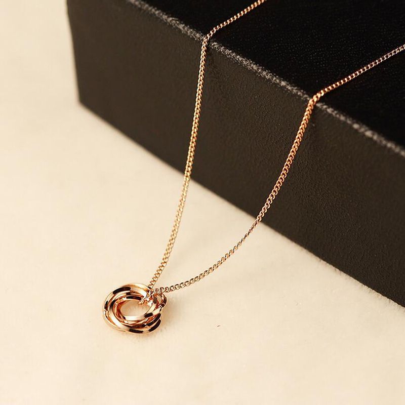 simple gold necklace with pendant