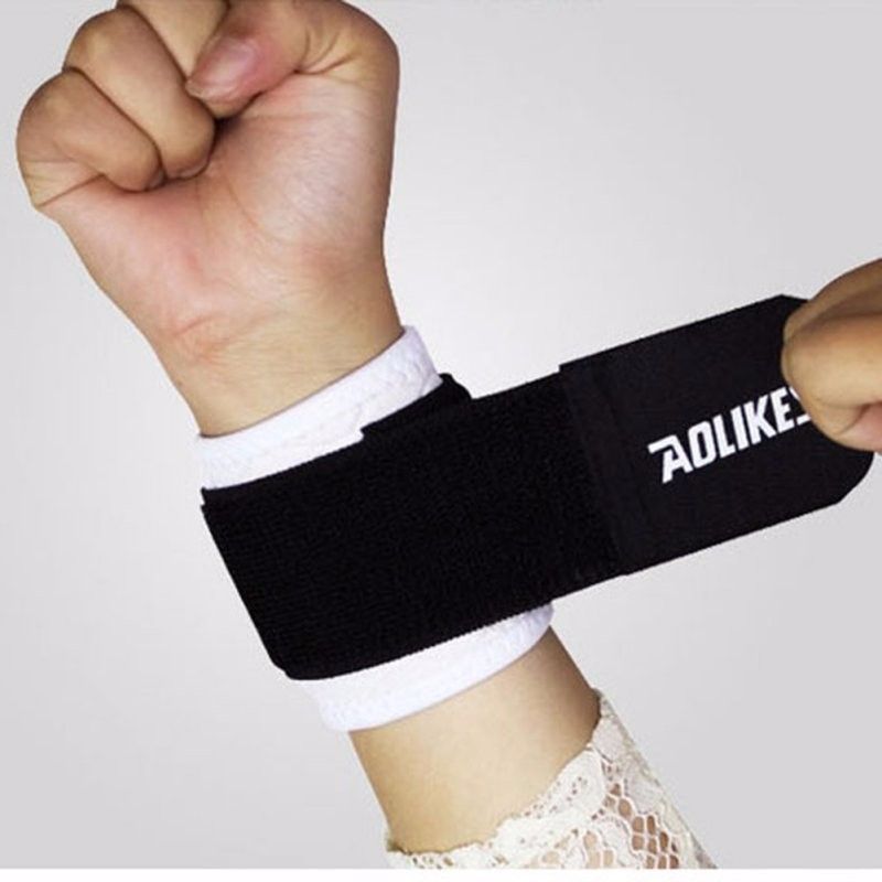 2020 Sports Wristband Gym Wrist Thumb Support Straps Wraps Bandage