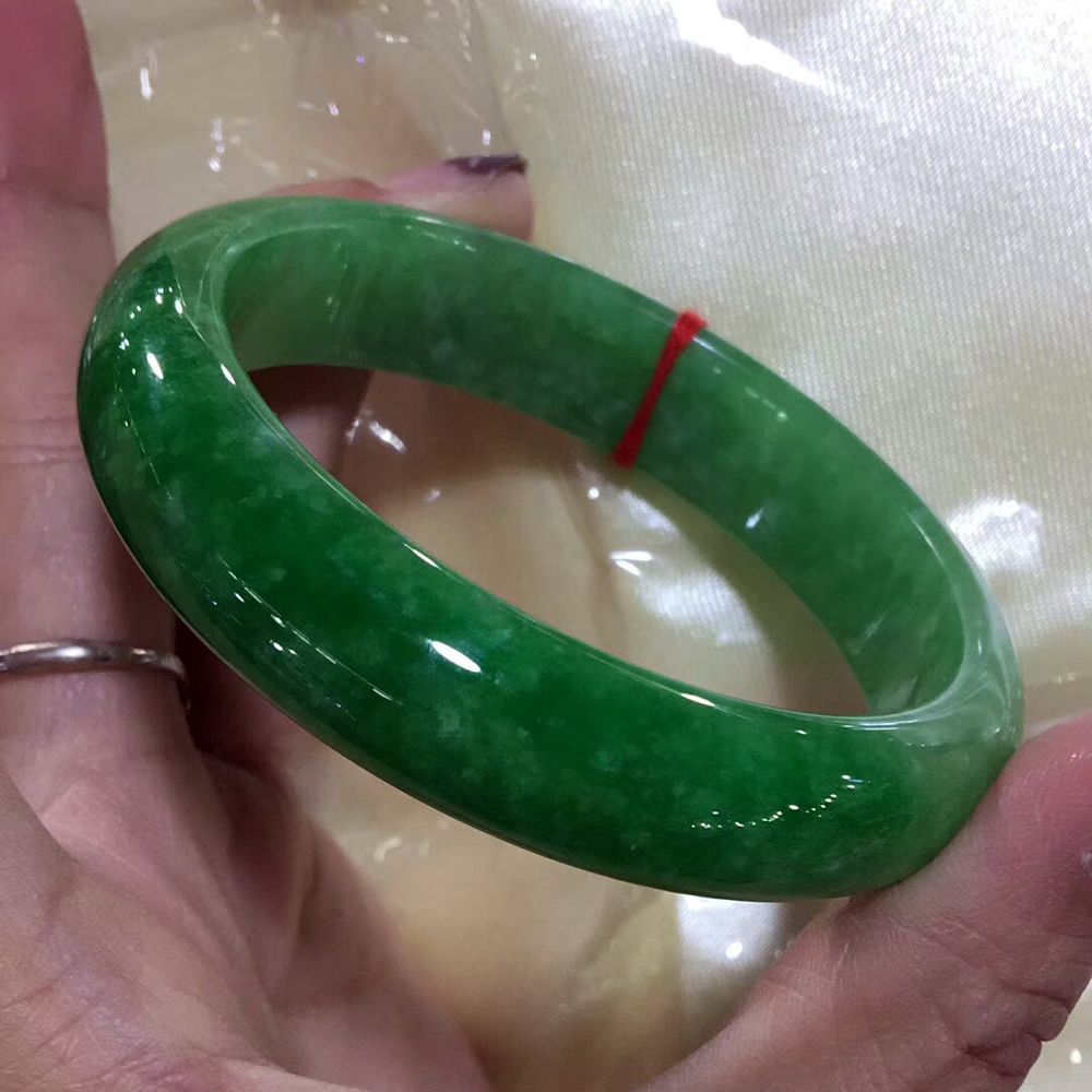 jade bracelet tradition