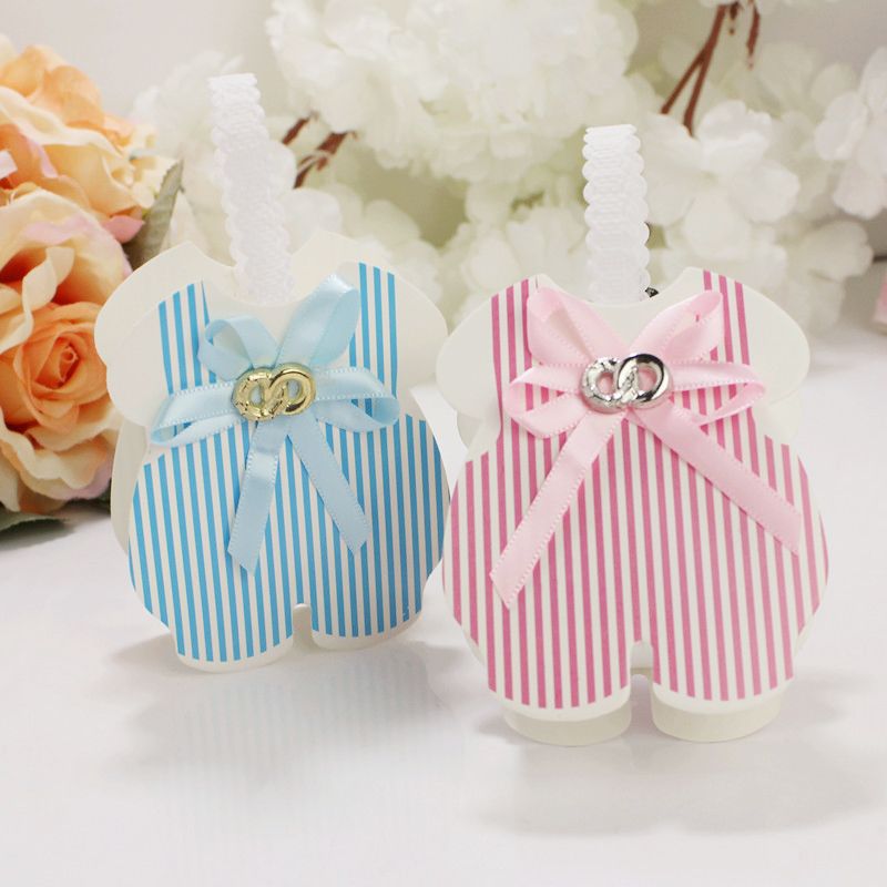 wrapping baby clothes