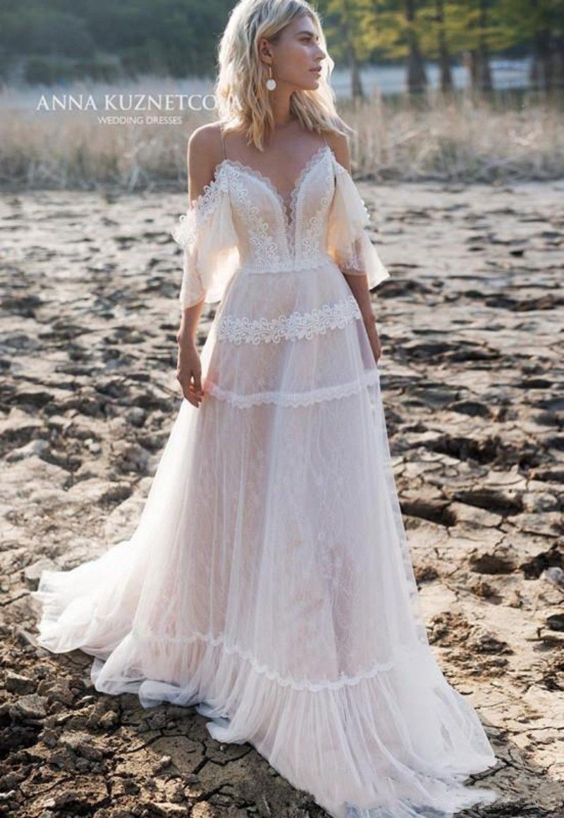 Vestidos de novia de playa 2019 Sexy con gradas de tul fuera del hombro vestidos