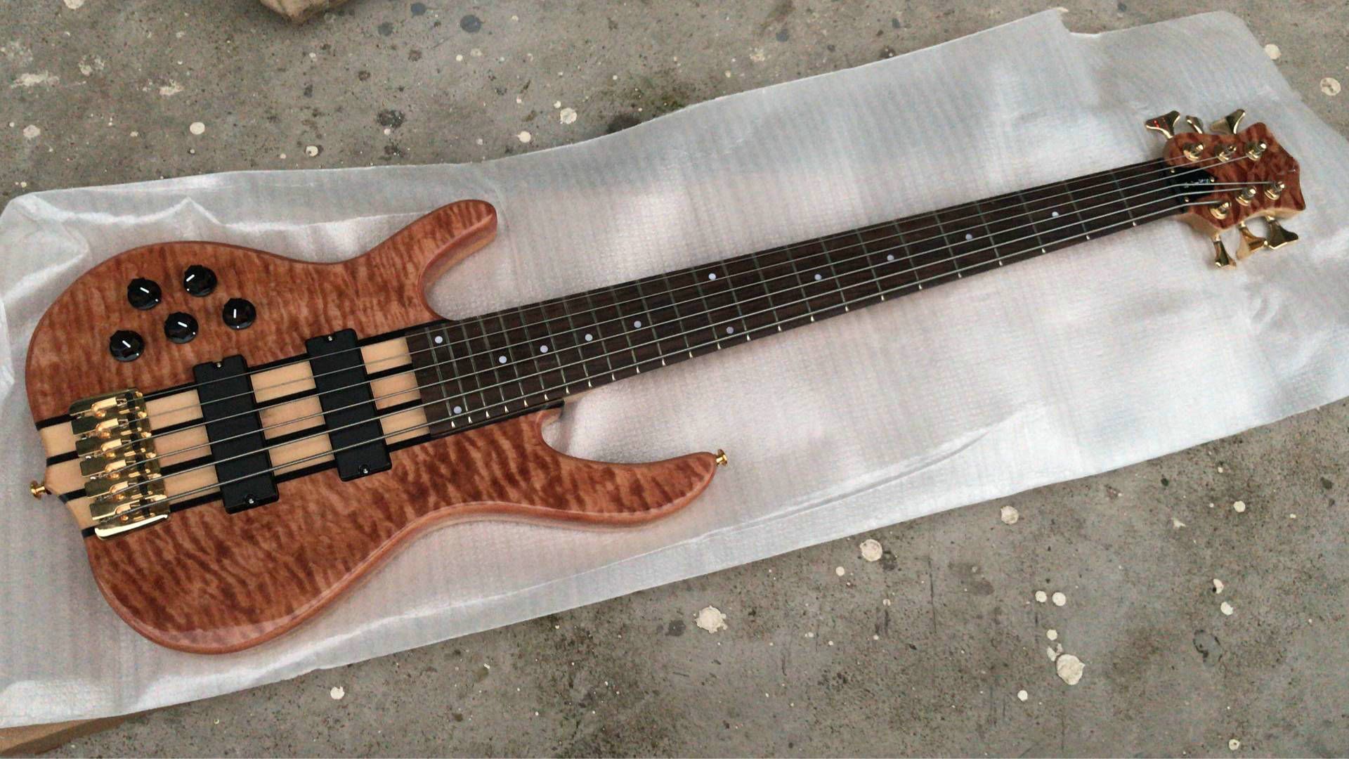 New Arrival 6 Strings Left Handed Electric Bass Rosewood Fingerboard