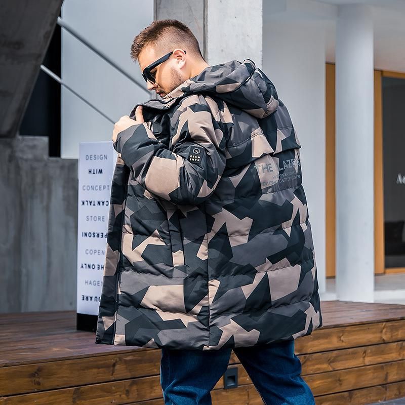 jaqueta camuflada com capuz