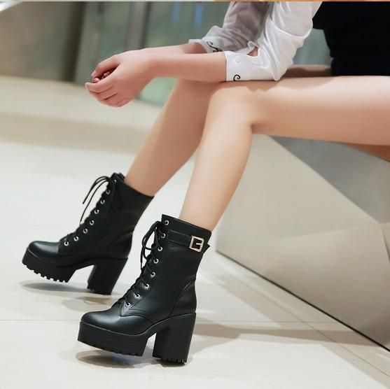 Venta caliente-Primavera Otoño Moda Mujer Botas Tacones altos Plataforma Hebilla Cordones de cuero Zapatos de mujer negros