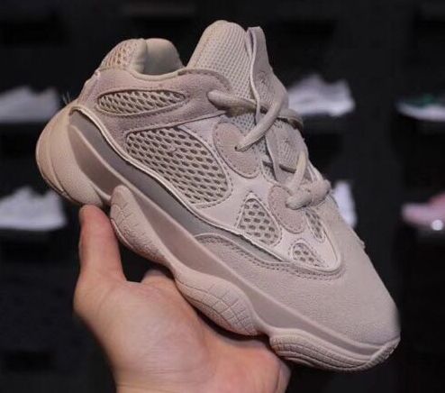adidas yeezy 500 nere con punta lucida