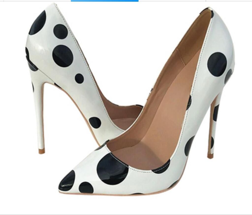 sapato de salto preto e branco