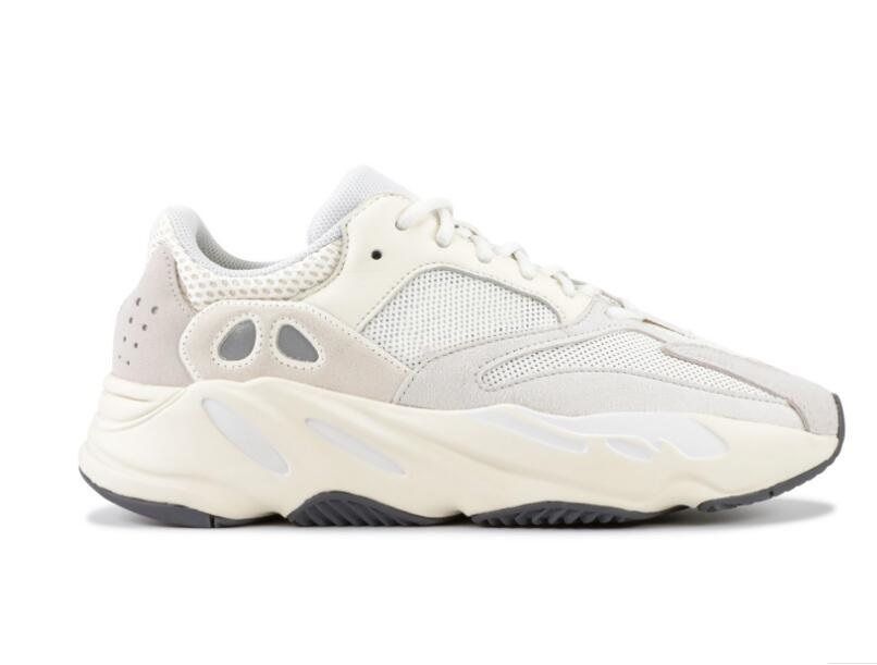 scarpe simili alle yeezy 700