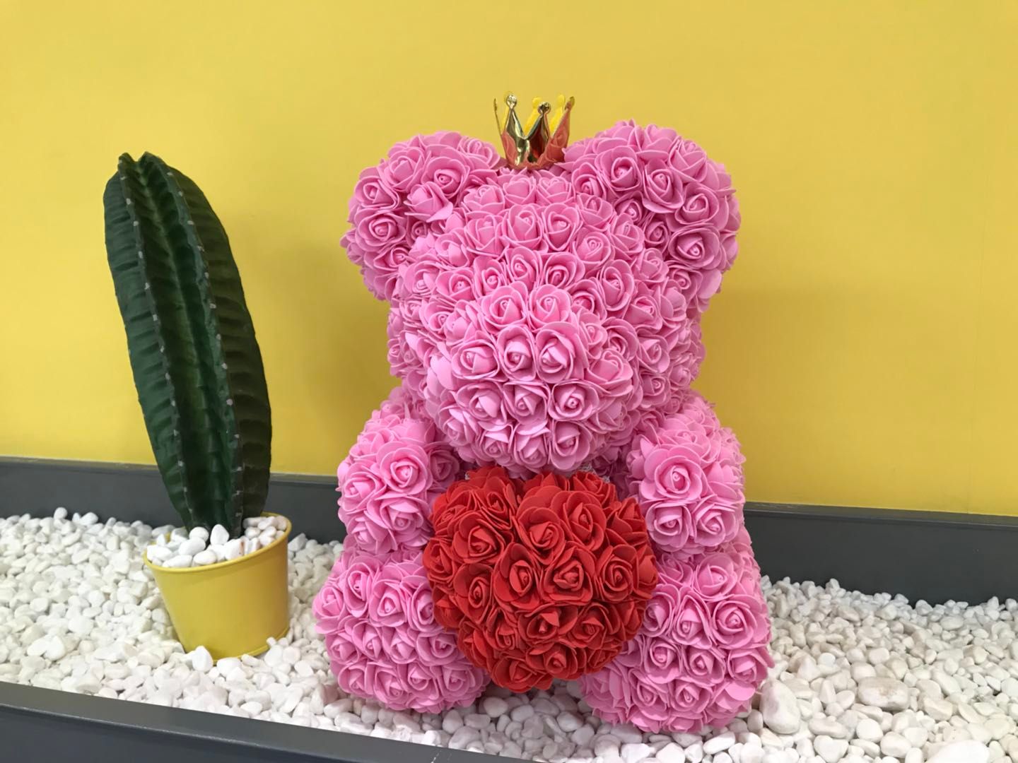 rose bear with gift box