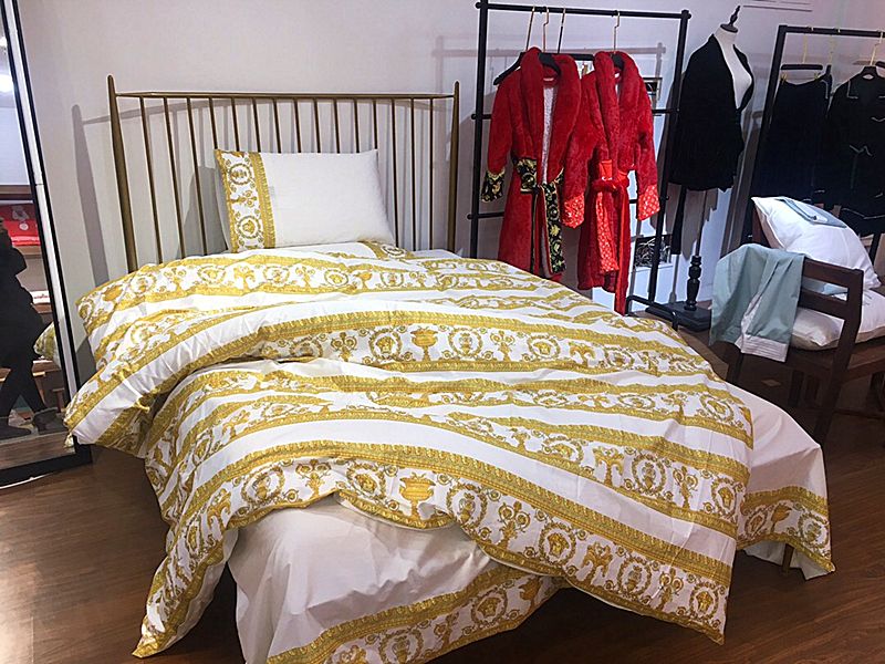 2020 Le Vase Baroque Medusa Bedding Sets White Gold Classic
