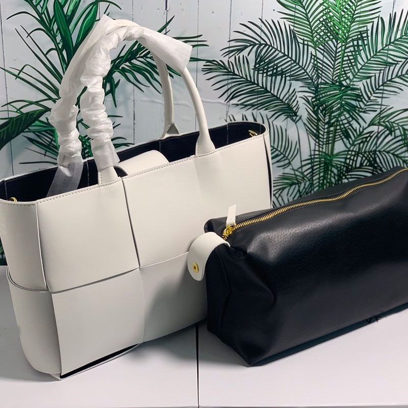 plain leather tote bag