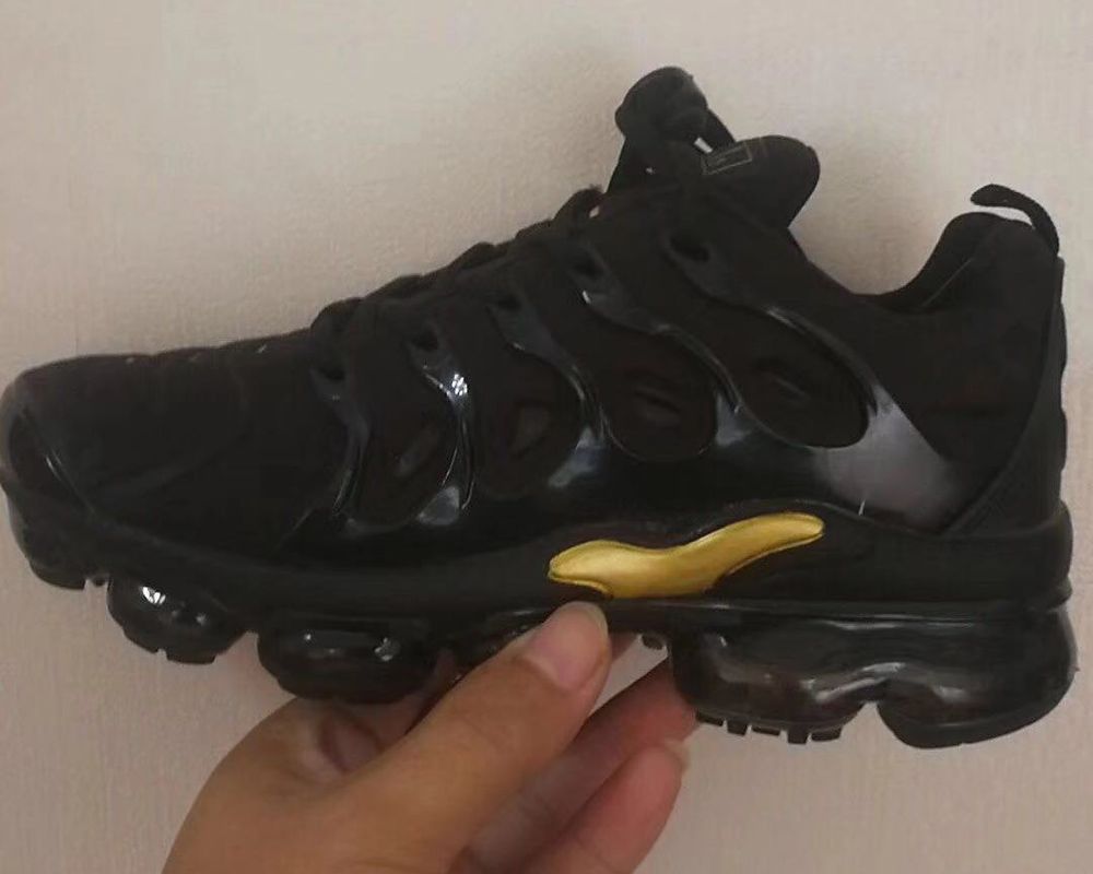 Großhandel Nike Air Max TN Plus Vapormax Airmax Original Baby KidTN Plus Herren TN Plus Weiß Schwarz Blau Jungen Basketball Laufschuhe Requin Großhandel Nike Air Max TN Plus Vapormax Airmax Original Baby KidTN Plus Herren TN Plus Weiß Schwarz Blau Jungen Basketball Laufschuhe Requin