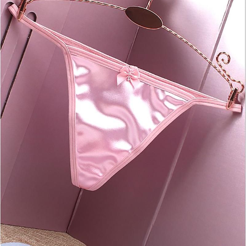 string en satin femme