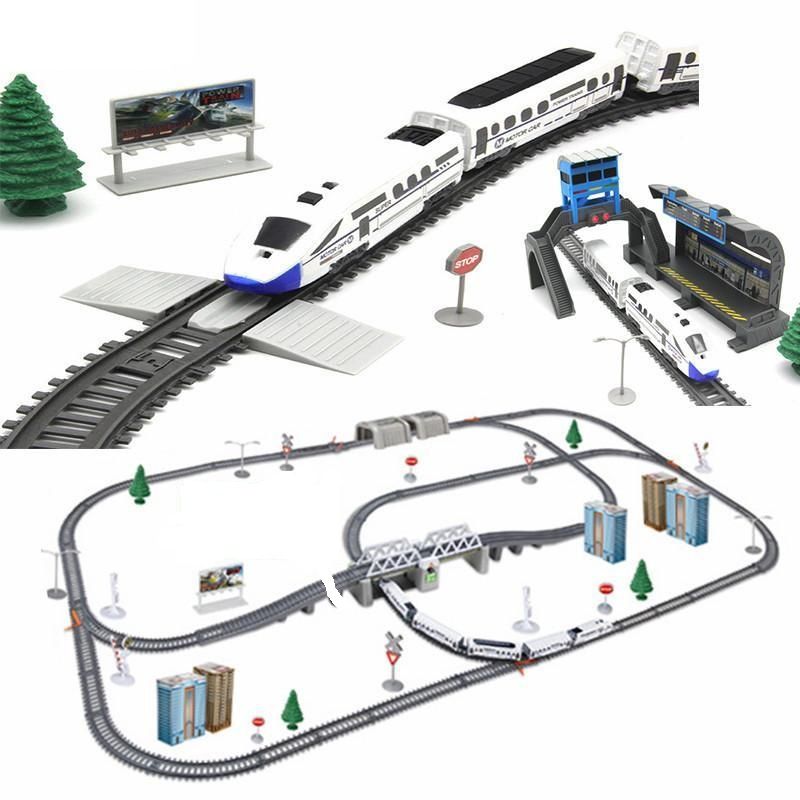 Modelo De Ferrocarril De Tren De Acción De Simulación Con 