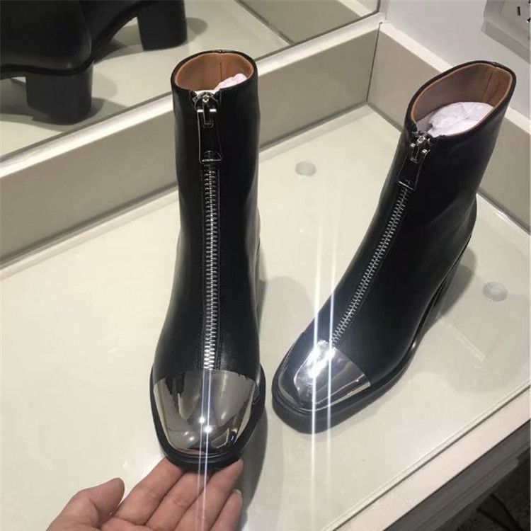 Compre New England Rodada Ankle Boots De Couro Outono Inverno Frente Zíper Único Bota De Ferro Toe De Grão Completo Personalidade Martin Botas De Hot_style7, $494,23 | Pt.Dhgate.Com