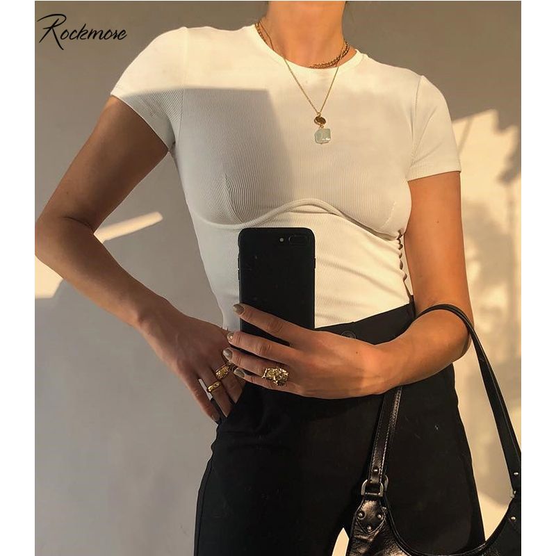 camiseta blanca ajustada mujer