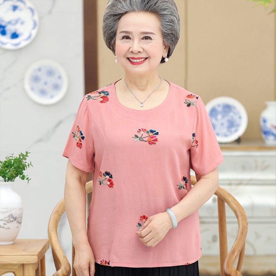 summer clothes for 60 year old woman