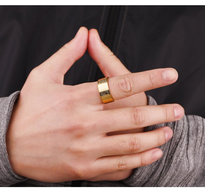 Compra Buda Corazón Anillo De Acero De Titanio Masculina A Través Del Anillo  Del Viento Chino De La Gente Marea Anillo De Matón Amplia Dedo Índice La  Luz De Oro De Los