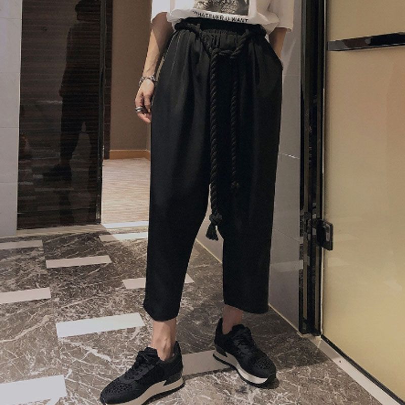 calças largas pretas