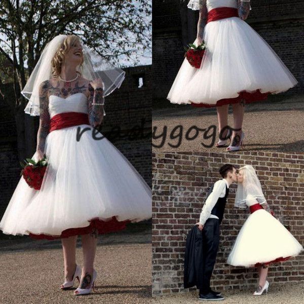 Compra Vestido De Novia Gótico De Rock And Roll Con Fajín Rojo Una Línea  Longitud De La Rodilla Vestido De Novia Corto De Tul Boho Vestidos De Boda  Baratos En Tallas Grandes