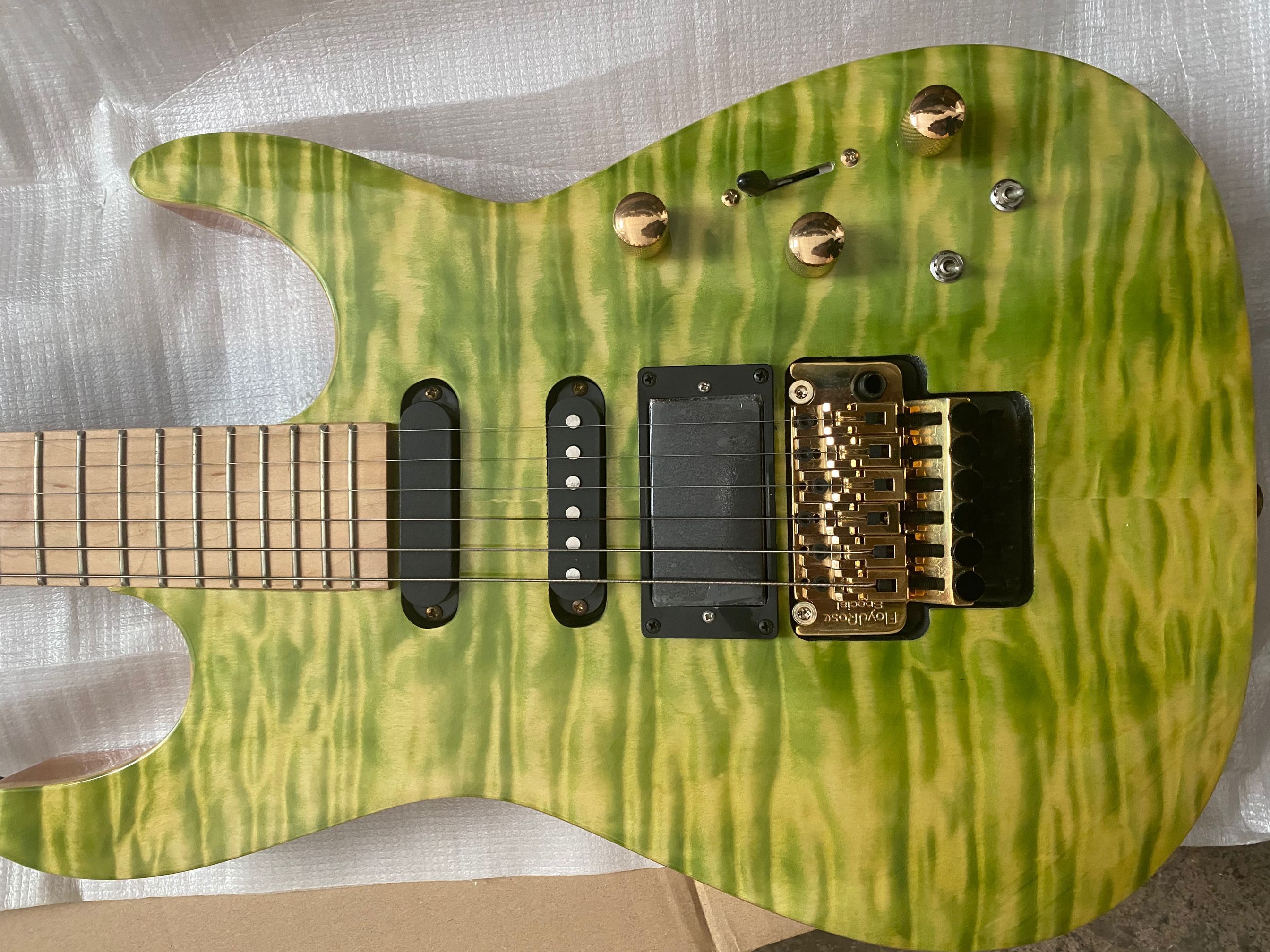 Compra Guitarra Rara Hijo Jack PC1 Phil Collen Qulit Tapa De Arce Verde  Eléctrico Original Floyd Rose Tremolo Tuerca De Fijación, Pastillas  Activas, El Hardware De Oro Barato | Entrega Rápida Y
