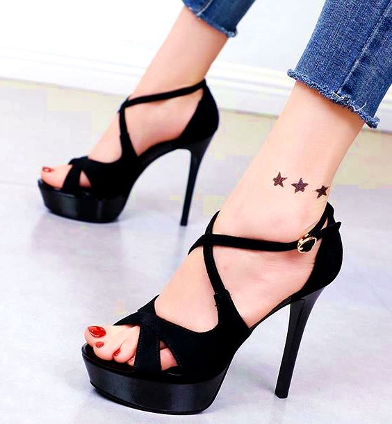 ladies black strappy shoes