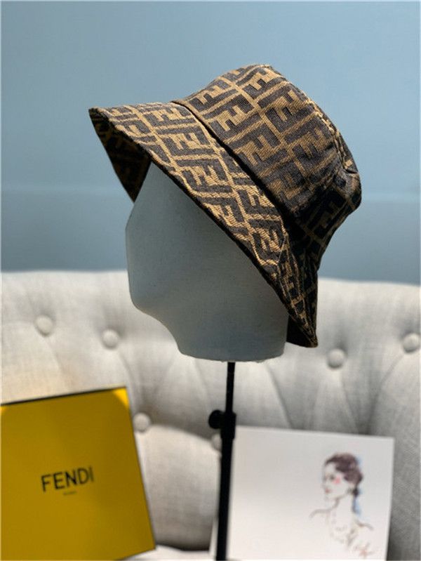 cappello pescatore fendi