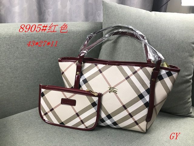 Burberry Women Purse 