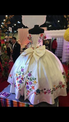 2020 Modest Red Green Gold Embroidery 