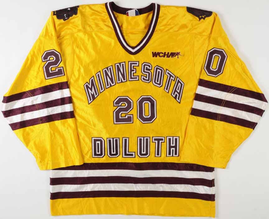 u of m hockey jersey