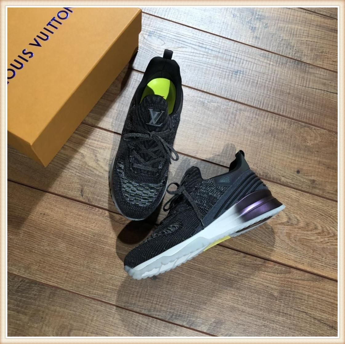 mid top tennis shoes