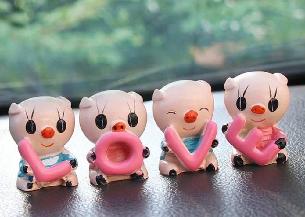 Hand Paint Creative Cartoon Car Ornaments Resin Cute Love Little Pig Car Dashboard Decoration Toy Auto Accessories Interior Cars Interiors Cars With