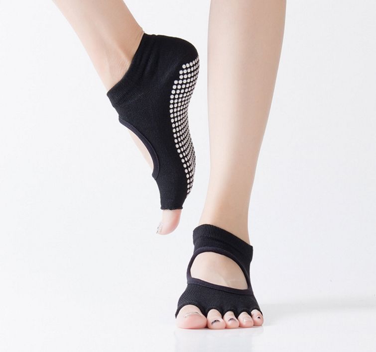 2020 Ladies Yoga Gym Dedicated Hole Dispensing Yoga Socks Womens Non