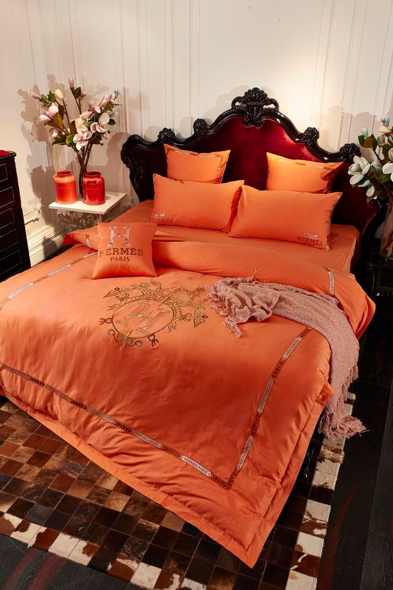 Hot Embroidery Bedding Sets Luxury Thick Design New Polyester