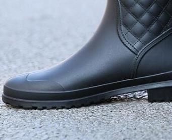 non slip water boots