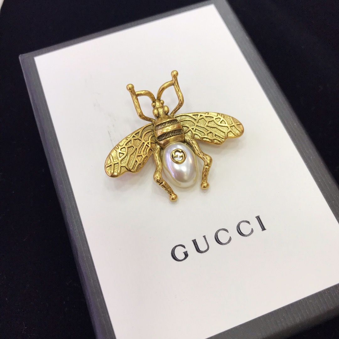 XINCSLHF Cute Enamel Bee Brooches for Women Luxury Crystal Pin Men Accessories Creative Gift Lady Fashion Style 