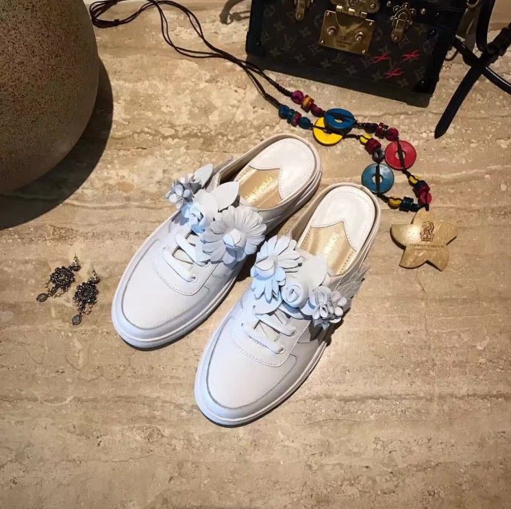 Grosshandel Freies Verschiffen 2019 Damen Leder Runde Zehen Schuhe Flachen Fersen 3d Weisse Blumen Kleine Weissen Schuhe Ornamente Sophia Webster Shoe 34 42 03 Von Lakeblue 52 59 Auf De Dhgate Com Dhgate