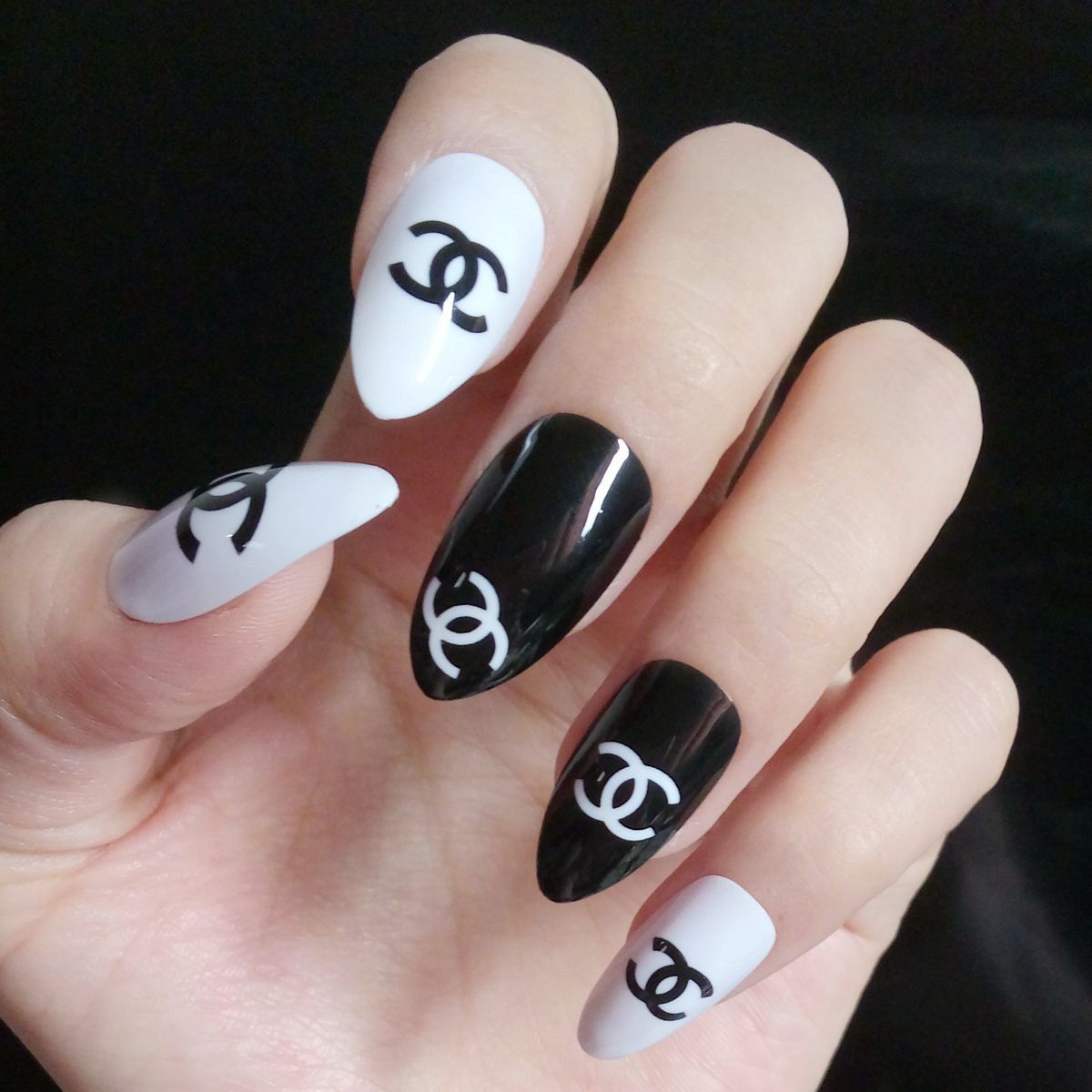 Acheter Conception De Mode Faux Ongles Brillant Noir Blanc Faux Ongles Conseils Diy Nail Art Produit De Manucure Full Wrap Conseils Z035 De 82 03 Du Pingwang6 Fr Dhgate Com