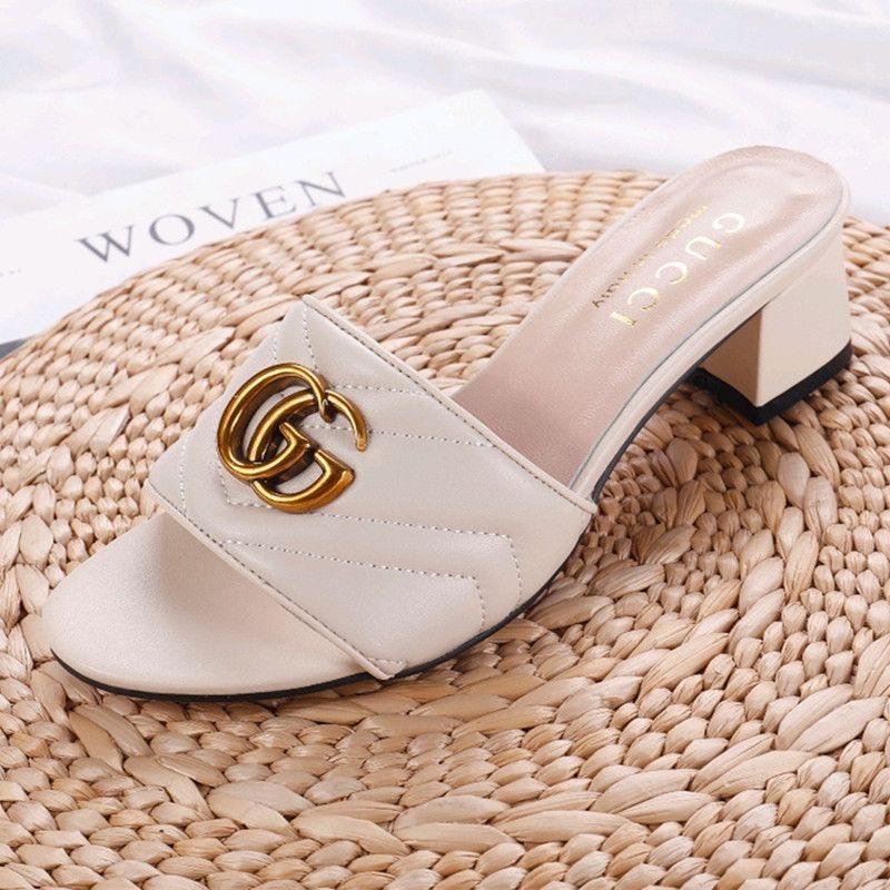 fashionable womens slippers