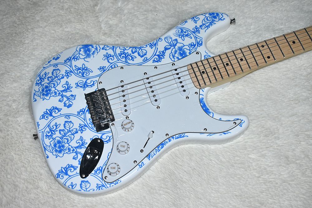 Compra La Guitarra Eléctrica Blanca Personalizada De Fábrica Con Patrón De  Flor Azul, Herrajes Cromados, Pickguard Blanco, Alta Calidad, Se Puede  Personalizar Barato | Entrega Rápida Y Calidad | Es.Dhgate