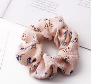 # 4 blommig scrunchie hårband