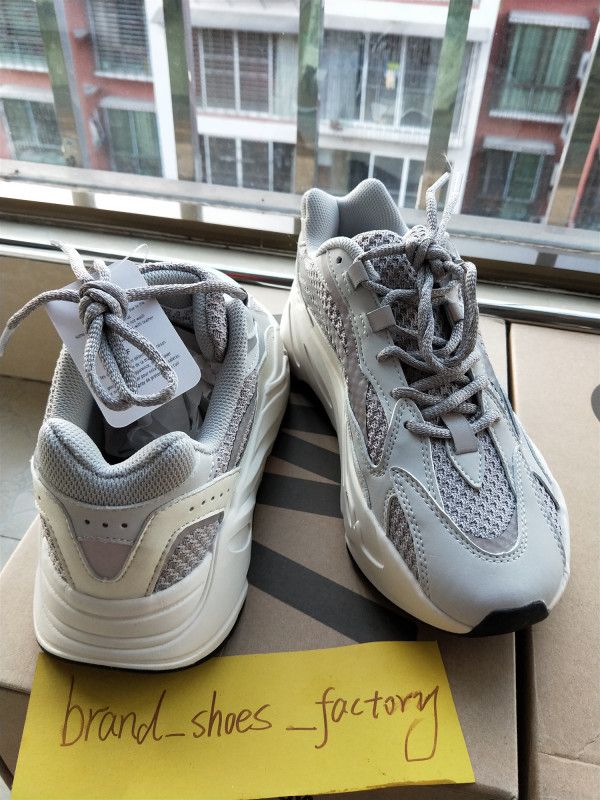 yeezy 700 refletivo
