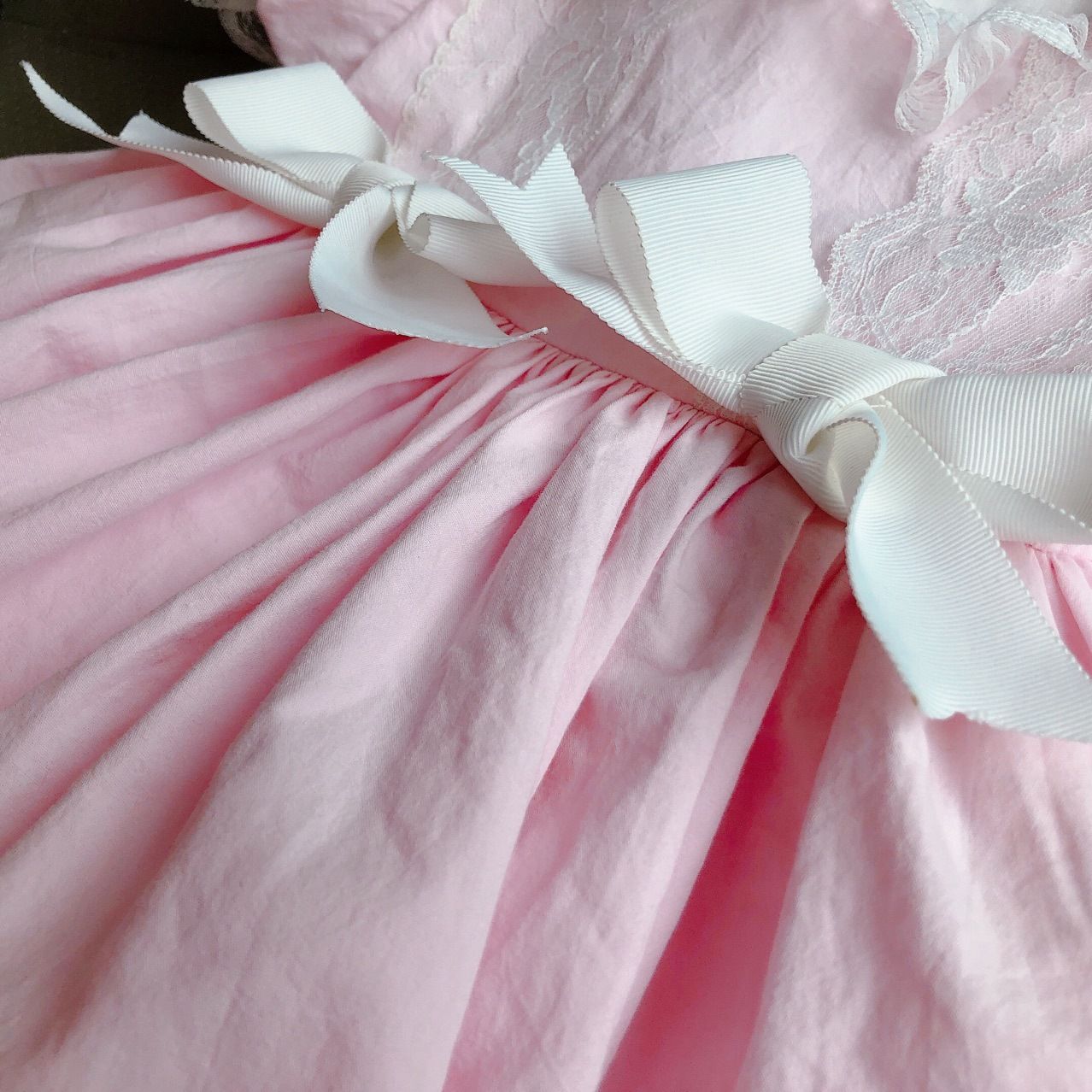 Bébé Filles Magnifique Espagnol Style Blanc Rose Floral /& Bow robe