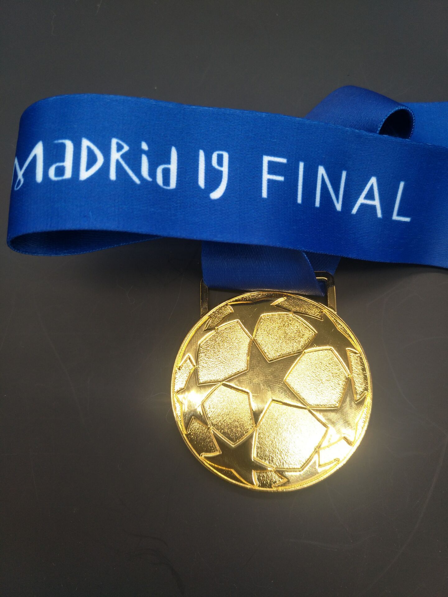 Best And Cheapest Collectable 19 Europe Soccer League Clubs Cup Champion Gold Medal Final Madrid 19 Winner Award Soccer Fans Souvenir Collection For Sale Dhgate Com