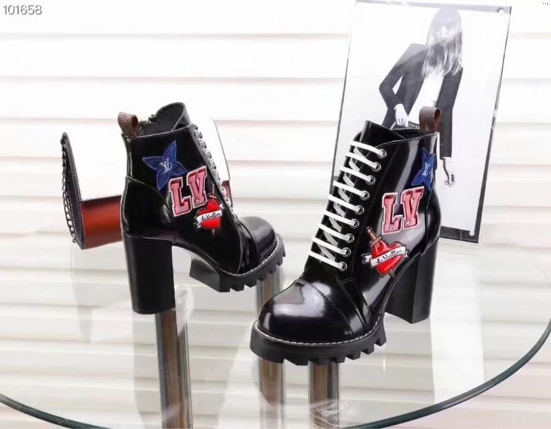 Compre 2019 Nuevas Botas De Color Para Mujer De Invierno, Botines Negros, Tacones Altos Y Botas Antideslizantes, Zapatos De Cuero Para Mujer Únicos Y Compre 2019 Nuevas Botas De Color Para Mujer De Invierno, Botines Negros, Tacones Altos Y Botas Antideslizantes, Zapatos De Cuero Para Mujer Únicos Y