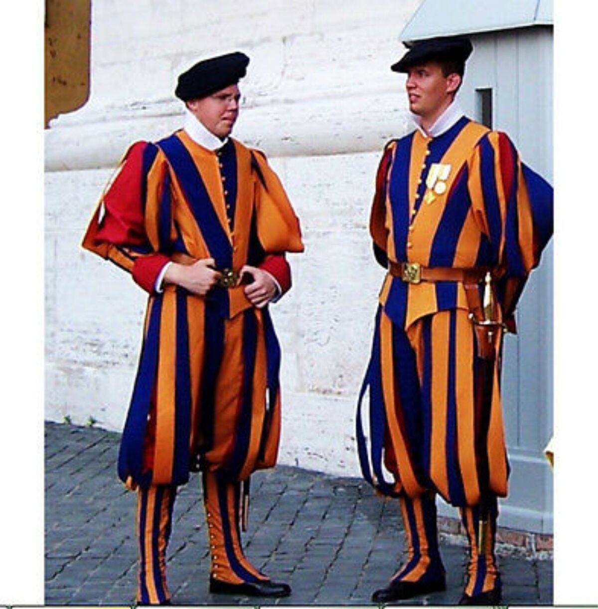 Compra Suiza Soldados Cosplay Traje Papal Guardia Suiza Uniforme Traje De  Carnaval Barato | Entrega Rápida Y Calidad | Es.Dhgate