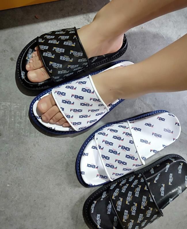 2019 Italia Mujeres Hombres Diapositivas Verano Lujo Diseñador Playa Interior cubierta Zapatos mujer Sandalias