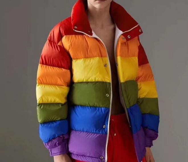 jaqueta puffer arco iris