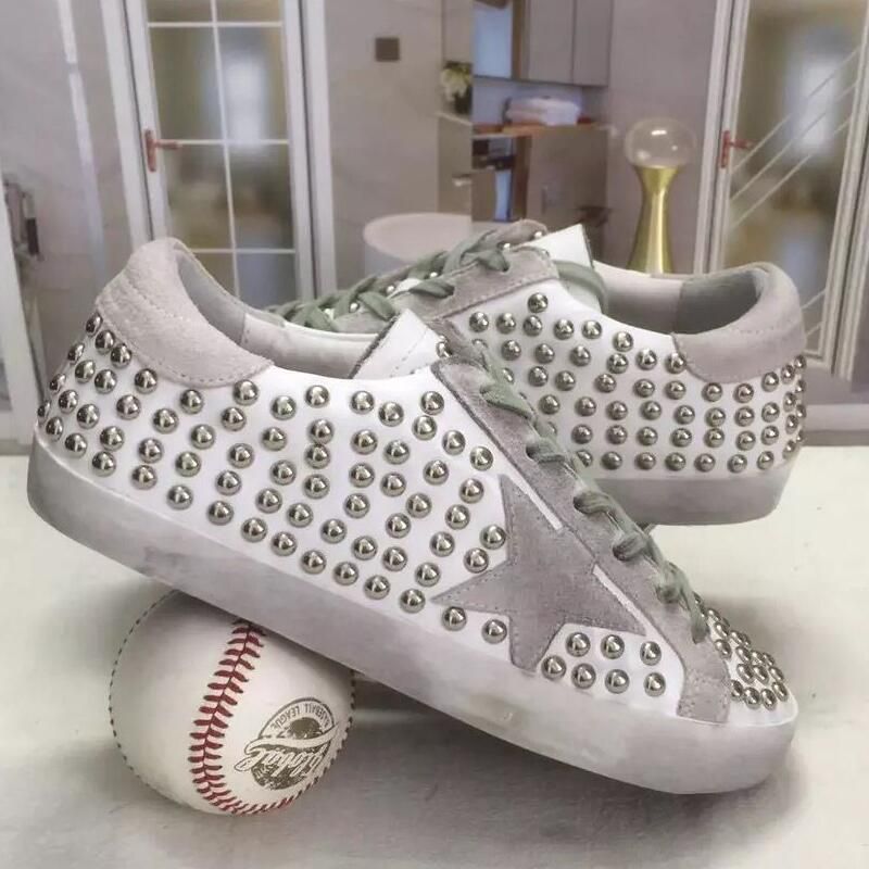 scarpe da ginnastica con borchie